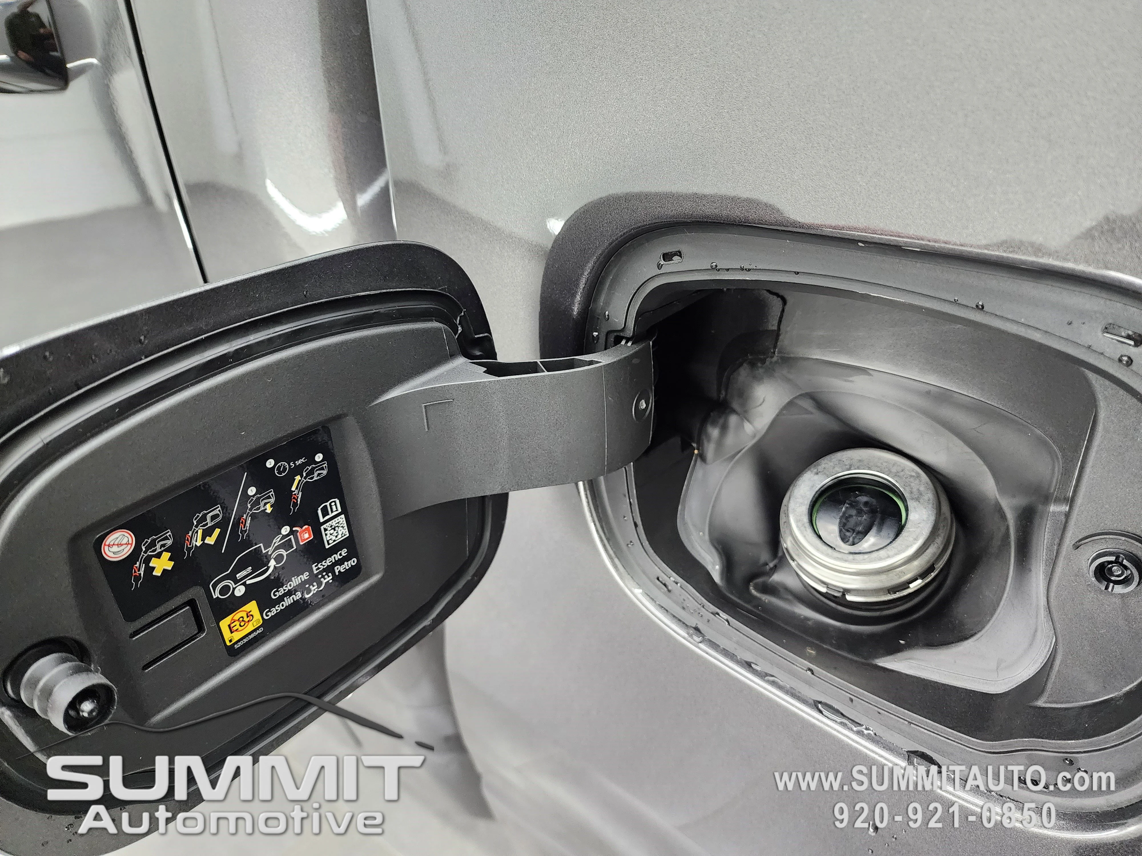New 2026 Granite Crystal Metallic Clear-Coat Exterior Paint RAM Laramie image 33