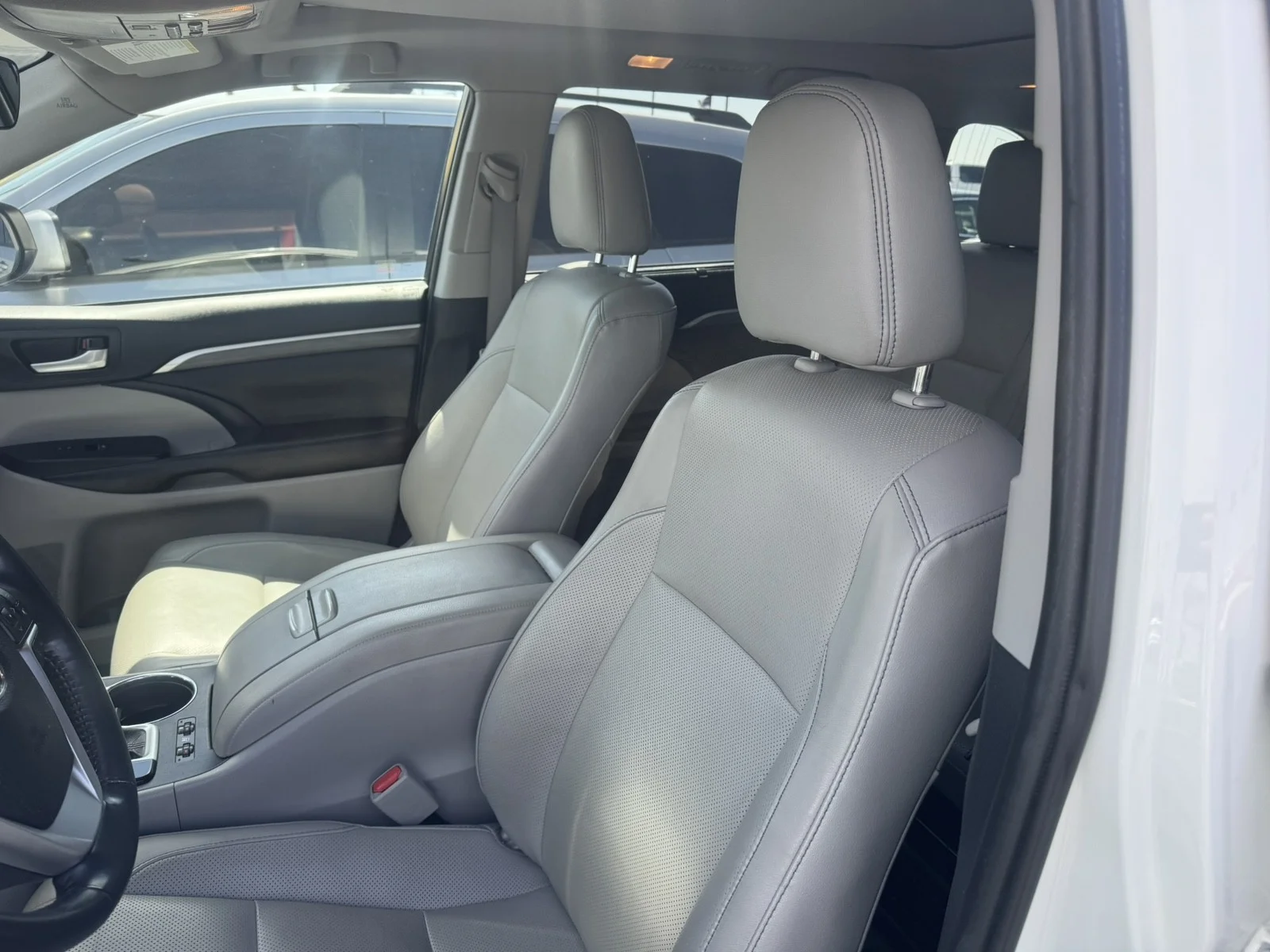 Used 2019  Toyota Hybrid Limited image 9