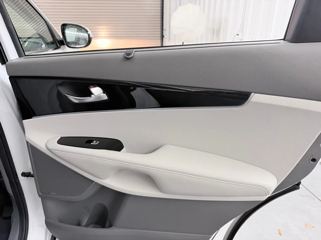 Used 2019 Snow White Pearl Kia SX image 38