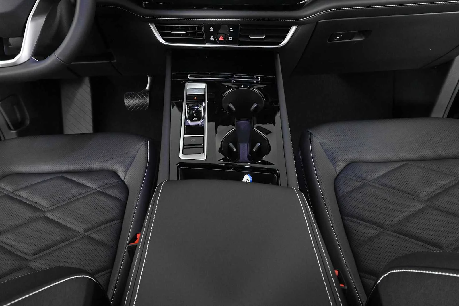 New 2026 Deep Black Pearl Volkswagen 2.0T SE w/Technology image 18