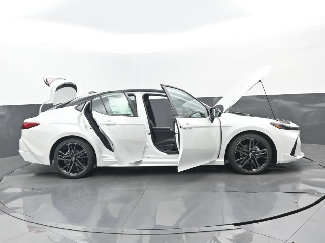 New 2026 Wind Chill Pearl/Black Toyota XSE image 31