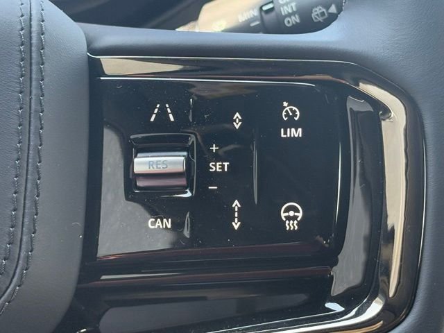 New 2026 Fuji White Land Rover Dynamic SE image 17