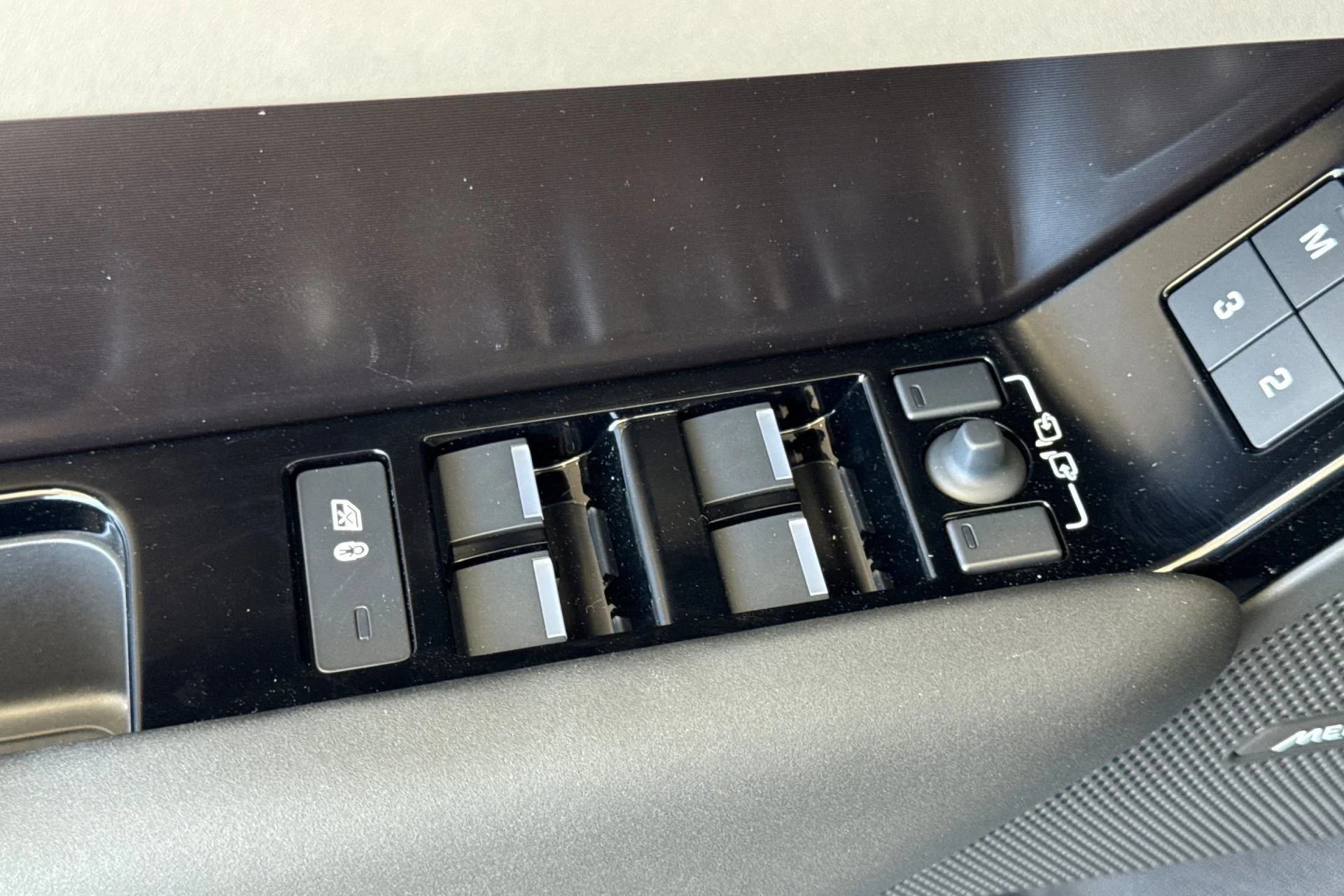 New 2026 Fuji White Land Rover Dynamic SE image 15
