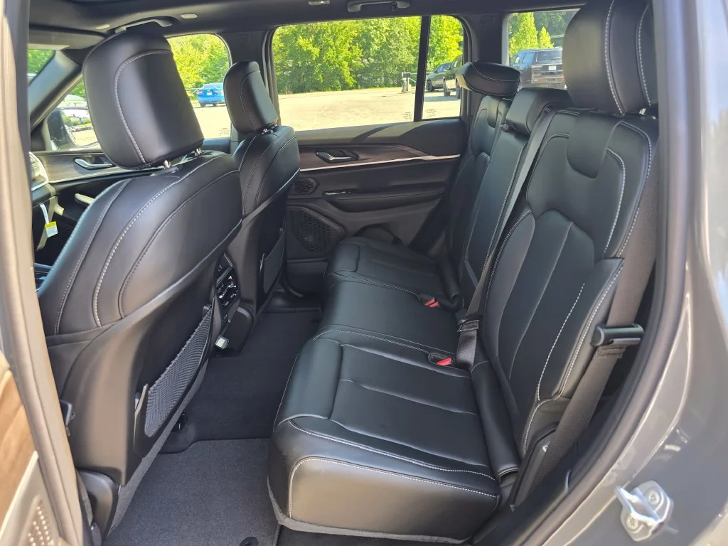 New 2027 Gray Jeep Limited image 10