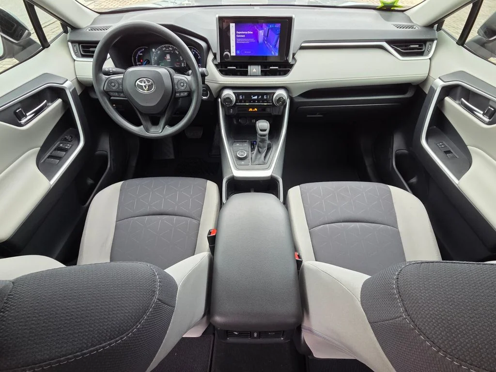 Certified Used 2025 Silver Toyota XLE image 4