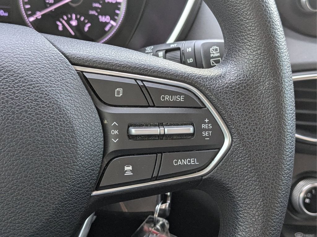 Used 2020 Green Hyundai SE image 23