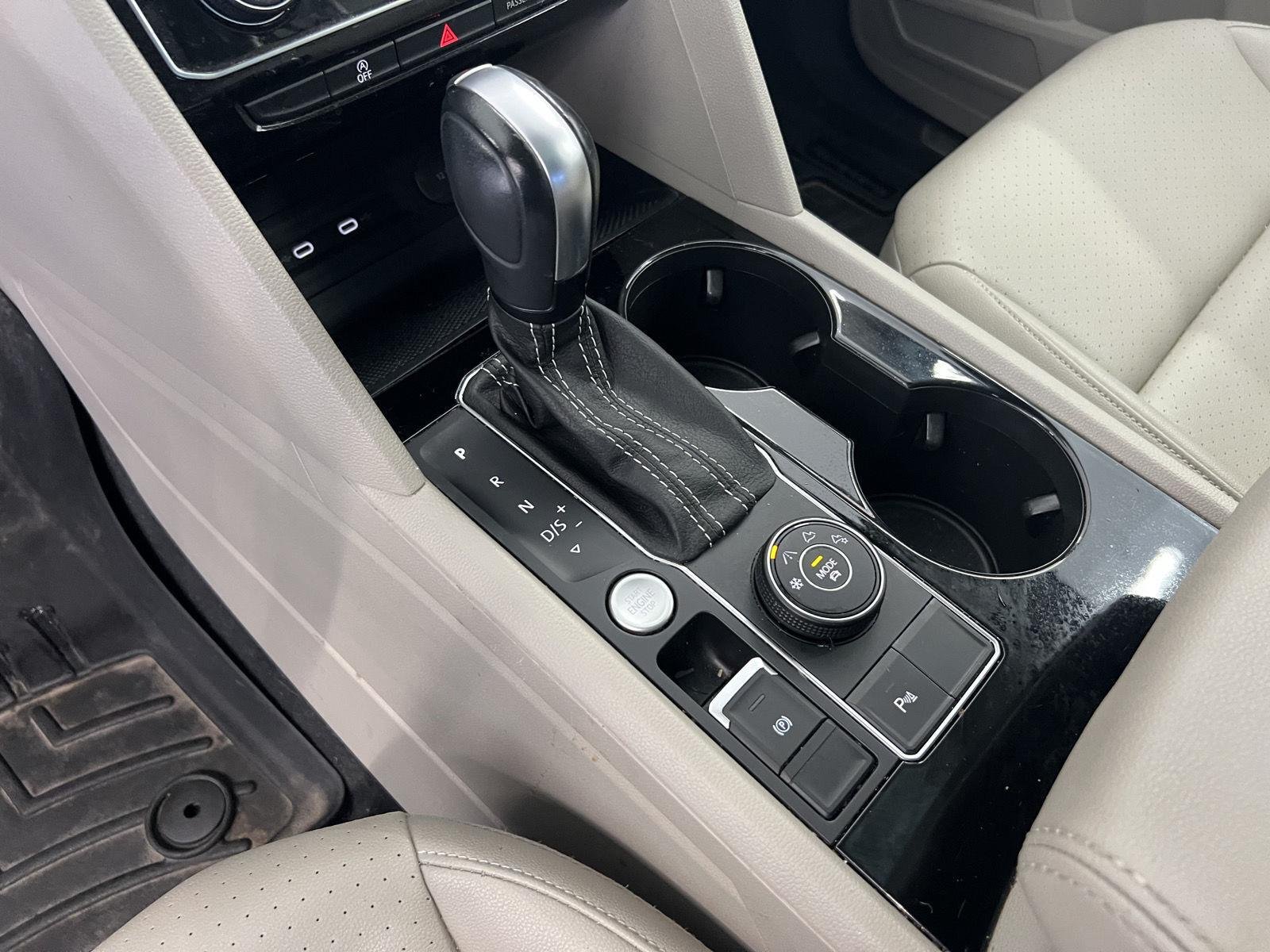 2023 Volkswagen Atlas SE w/Tech - Photo 18