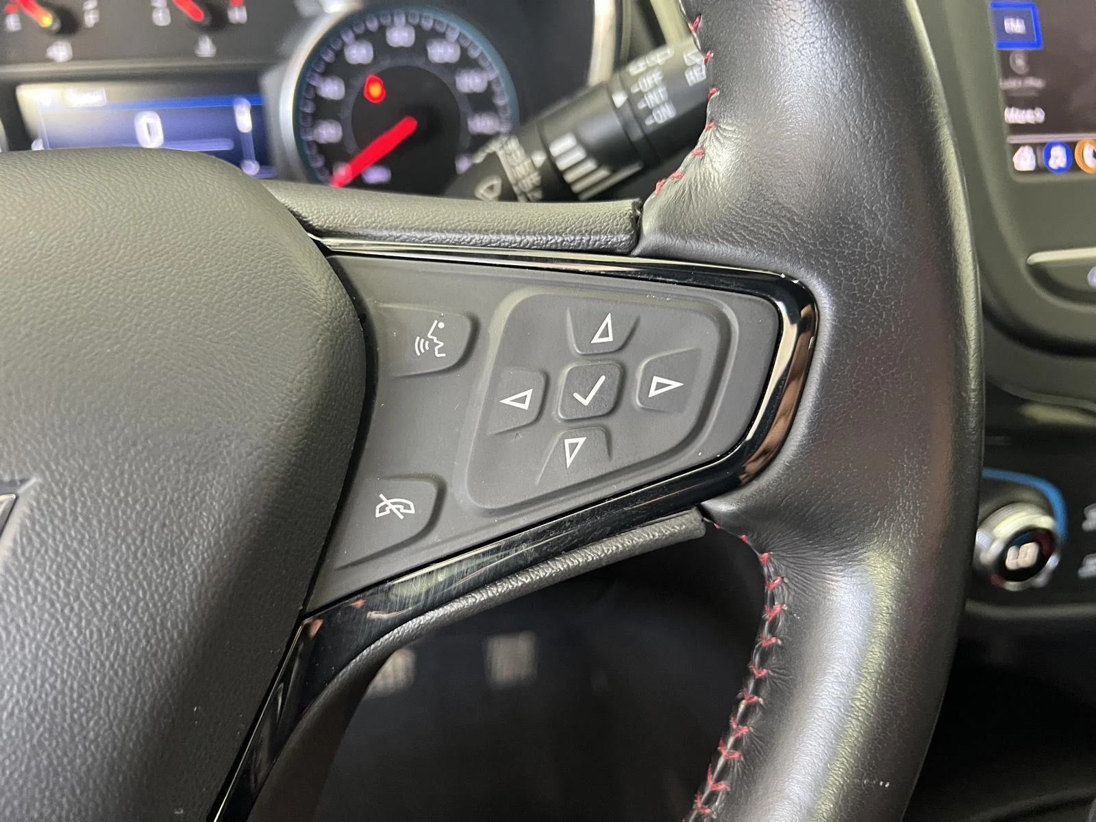 Used 2022 Iron Gray Metallic Chevrolet RS image 9