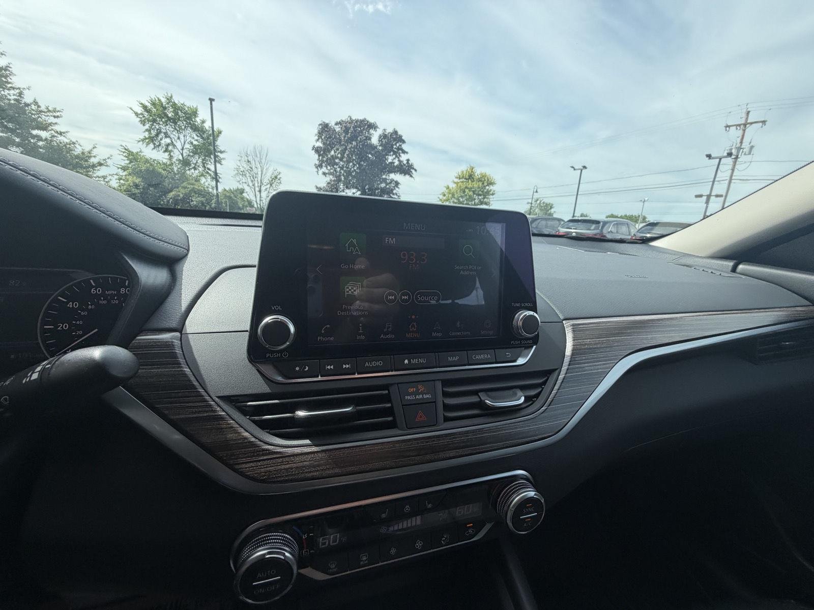 Used 2019 Super Black Nissan 2.5 SL image 18