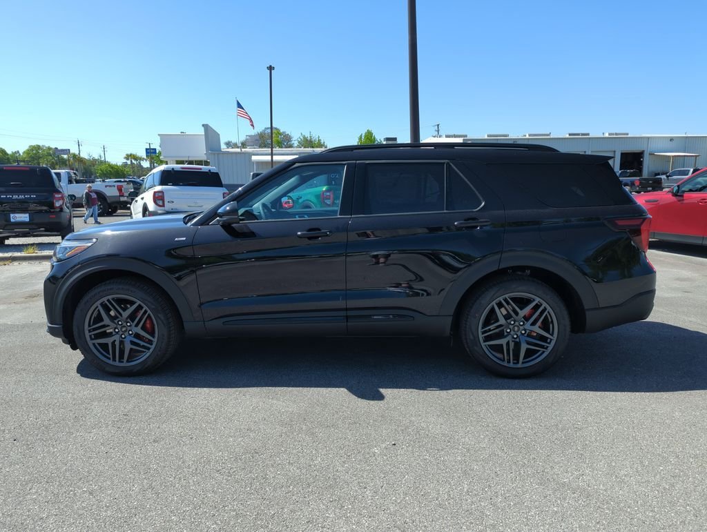 New 2026 Agate Black Metallic Ford ST-Line image 4