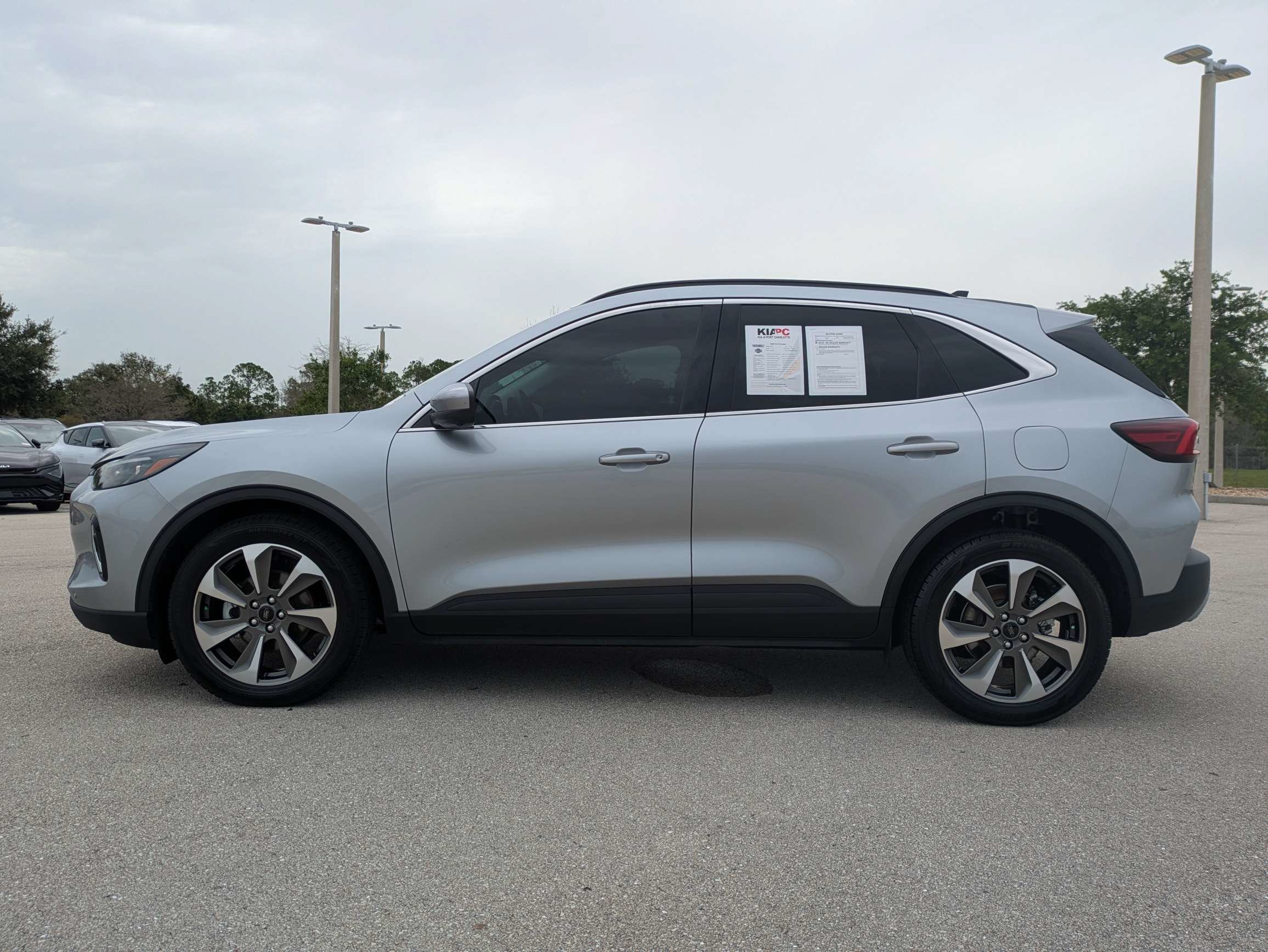 Used 2023 Iconic Silver Metallic Ford Platinum image 8