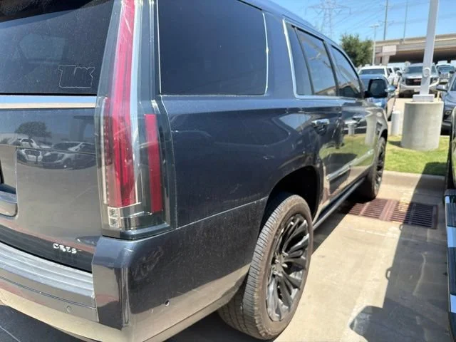 Used 2020 SHADOW METALLIC Cadillac Premium Luxury image 4
