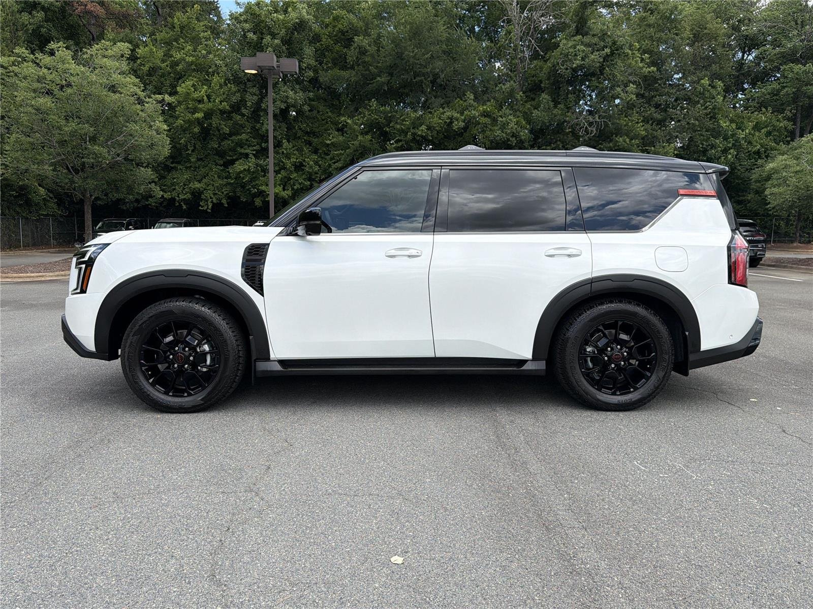 Used 2025 Aspen White Tricoat/Super Black Nissan PRO-4X image 21