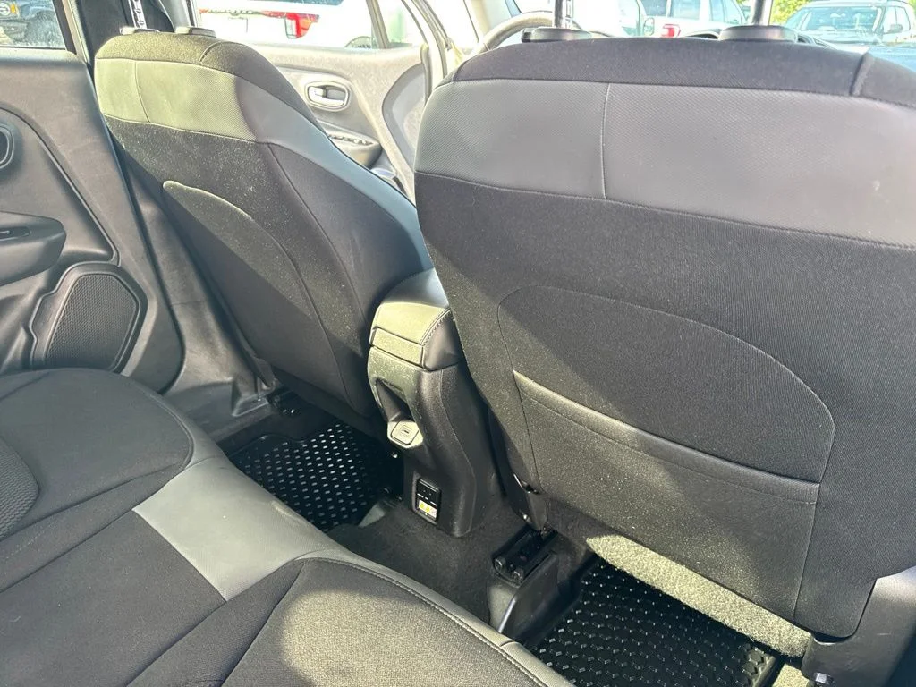 Certified Used 2020 Alpine White Clearcoat Jeep Latitude image 38