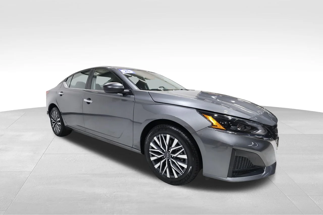 Used 2025 Gray Nissan 2.5 SV image 6
