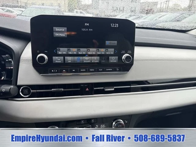 Used 2024  Mitsubishi SEL image 23