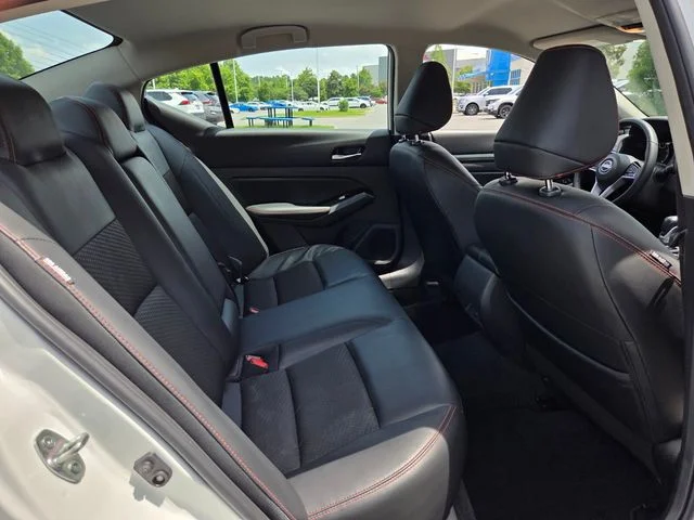 2025 Nissan Altima SR - Photo 15