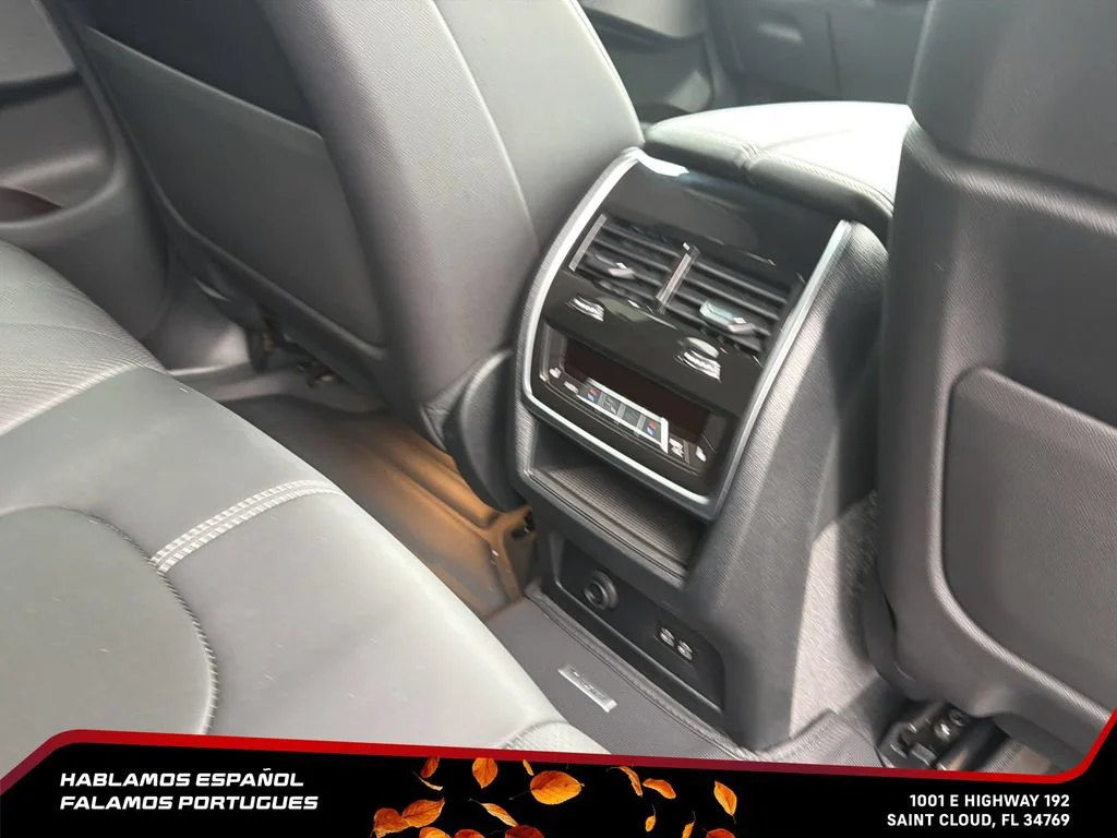 Used 2024  BMW xDrive40i image 34