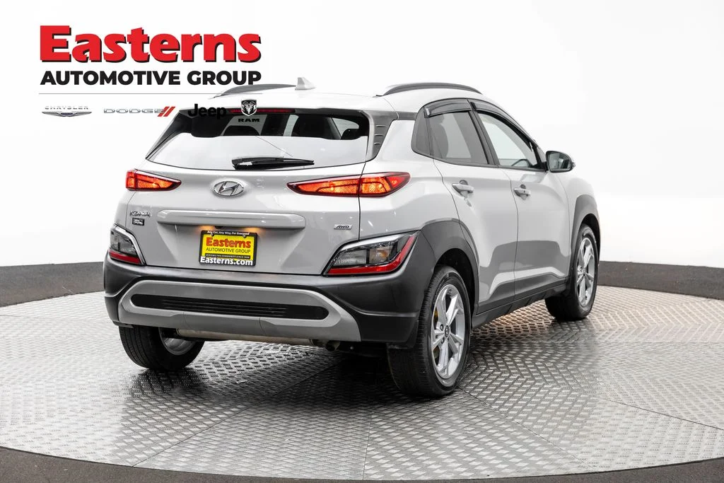Used 2022 Silver Hyundai SEL image 6