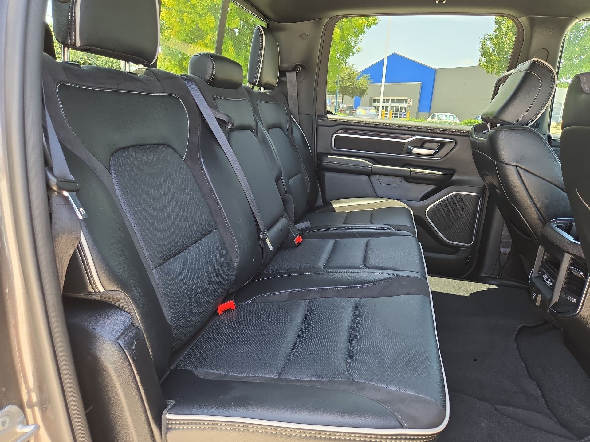 Used 2025 Granite Crystal Metallic Clearcoat Ram Laramie image 28