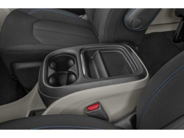 Used 2022 Bright White Clearcoat Chrysler Limited image 17