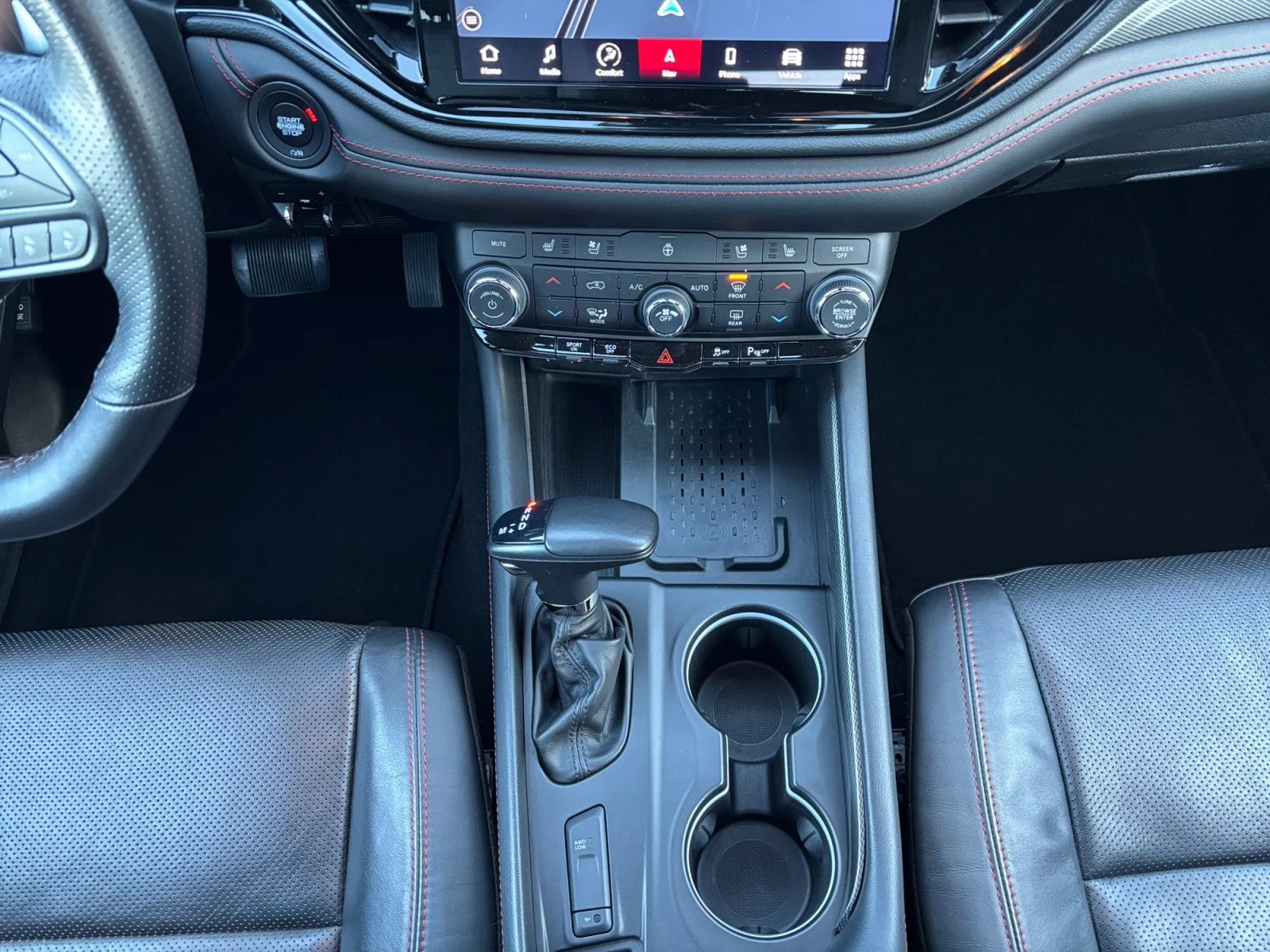 Used 2025 Diamond Black Crystal Pearl Dodge R/T image 15