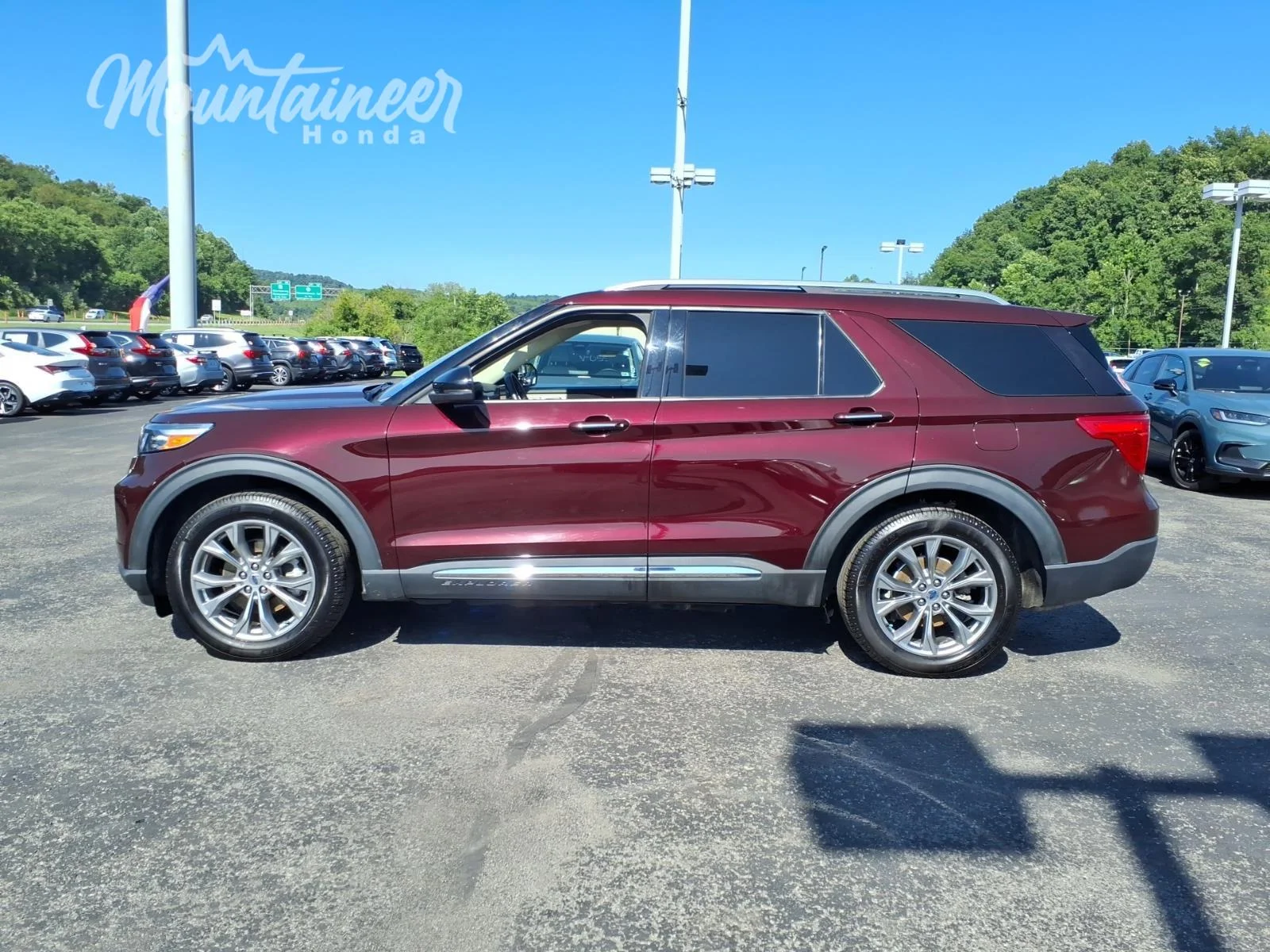 Used 2022 Burgundy Velvet Metallic Tinted Clearcoat Ford Limited image 4
