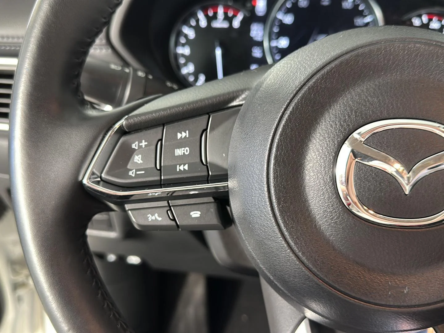 Used 2021 Snowflake White Pearl Mazda Grand Touring image 21