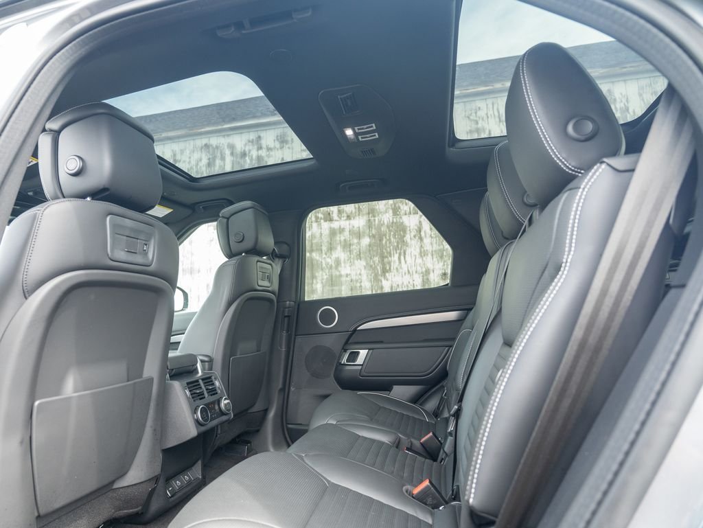 Used 2024 Gray Land Rover Dynamic SE image 34
