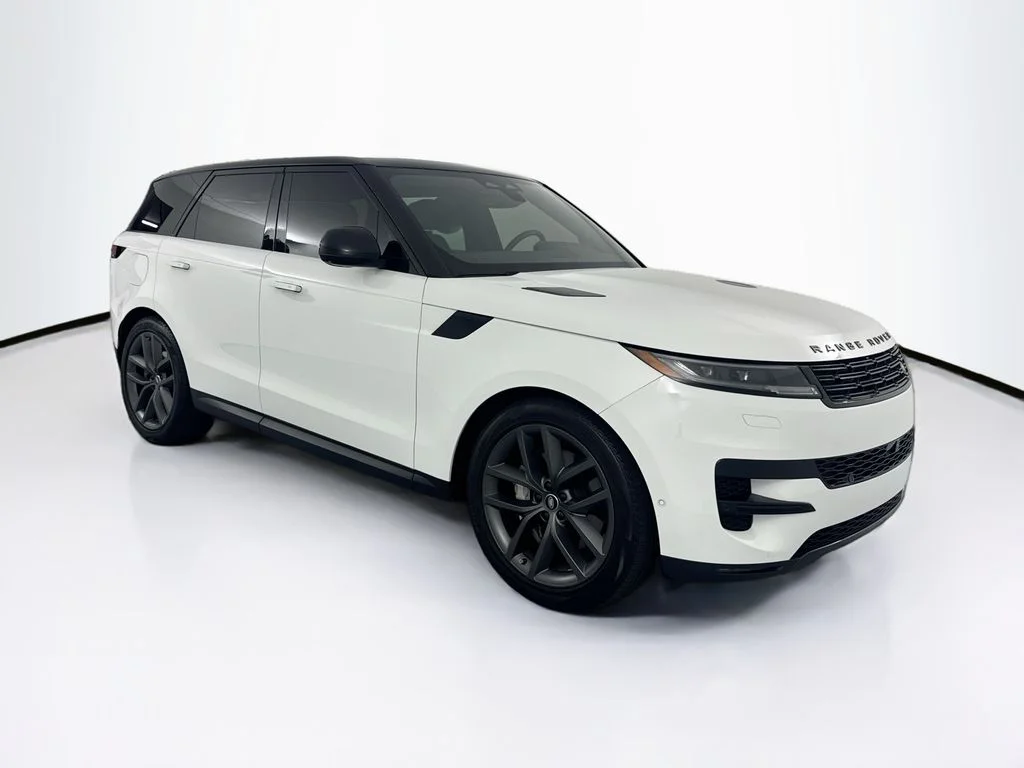 Used 2025 White Land Rover SE image 3
