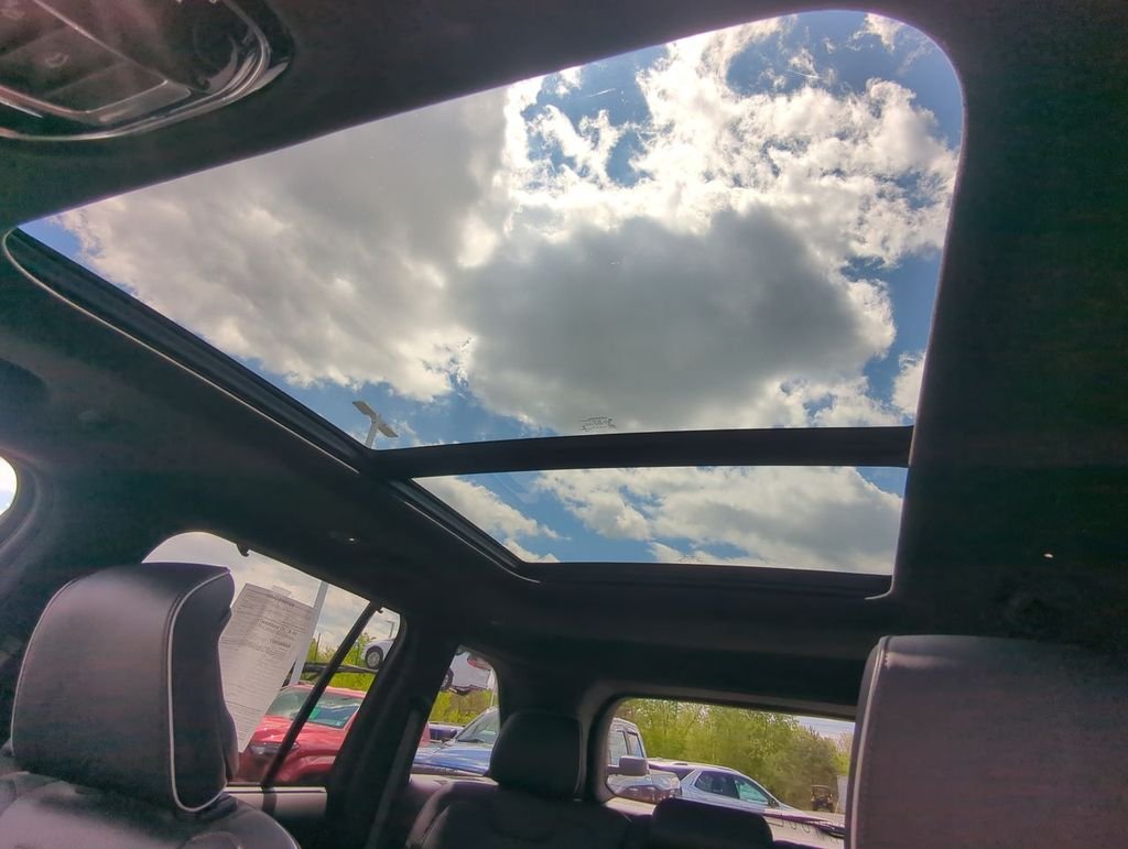 Used 2022 Black Jeep Summit Reserve image 23