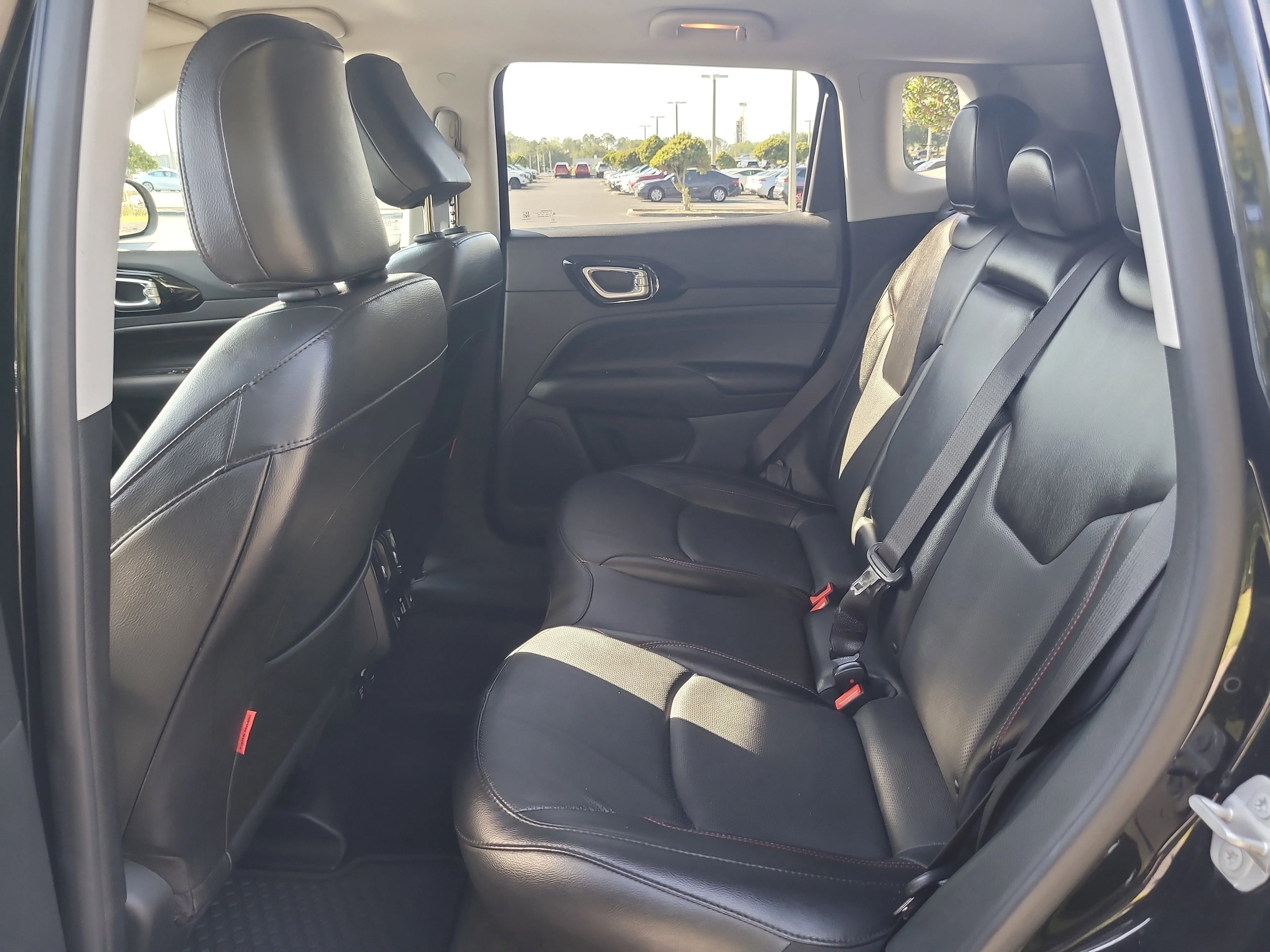 Used 2022 Diamond Black Crystal Pearlcoat Jeep Trailhawk image 14