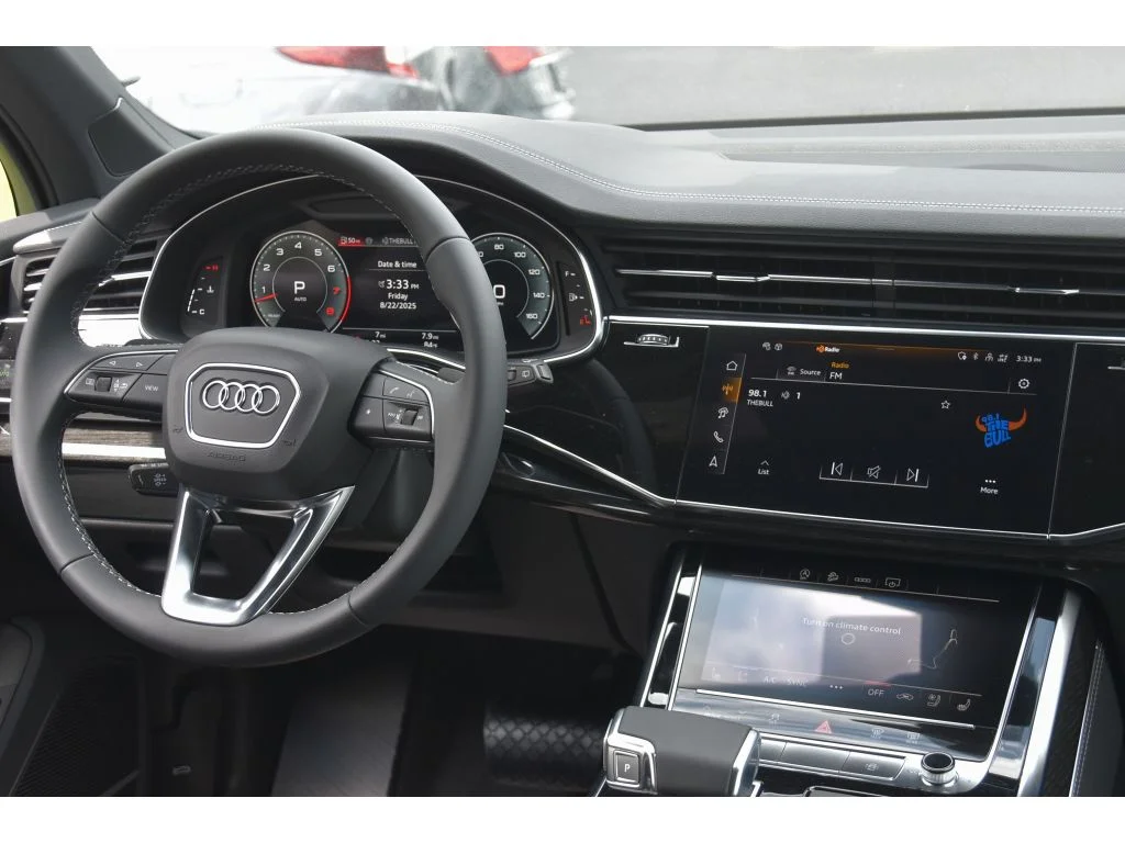 Used 2025 Gry Audi Premium Plus image 19