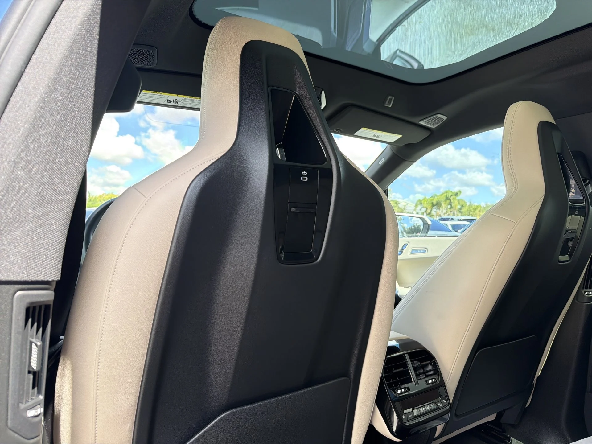 Certified Used 2025 White BMW M60 image 20