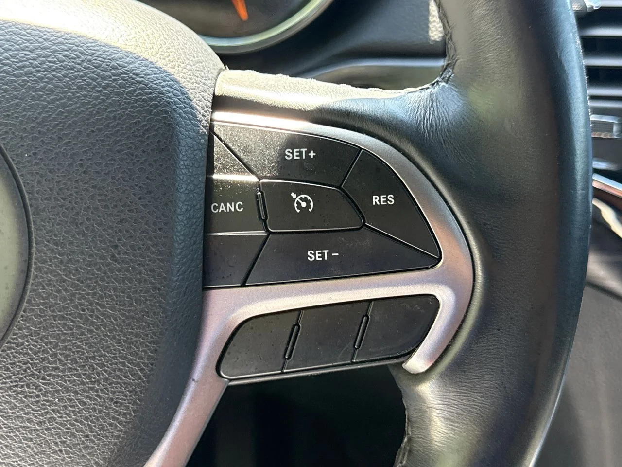Used 2019 Red Jeep Laredo E image 29