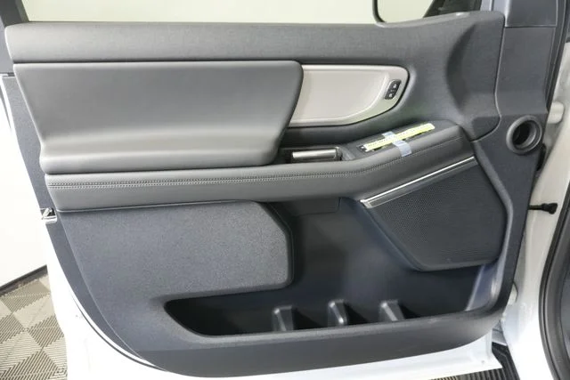 New 2027 Star White Metallic Tri-Coat Ford Active image 24