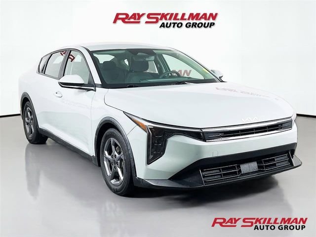 2025 Kia K4 LXS AT's photo