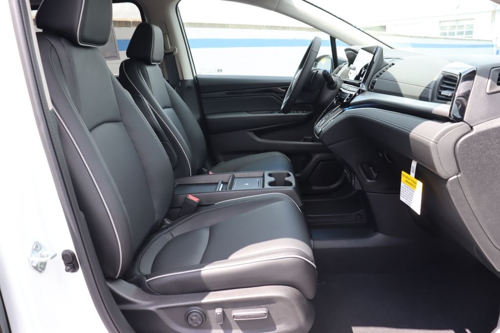 New 2027 Platinum White Pearl Honda Touring image 22