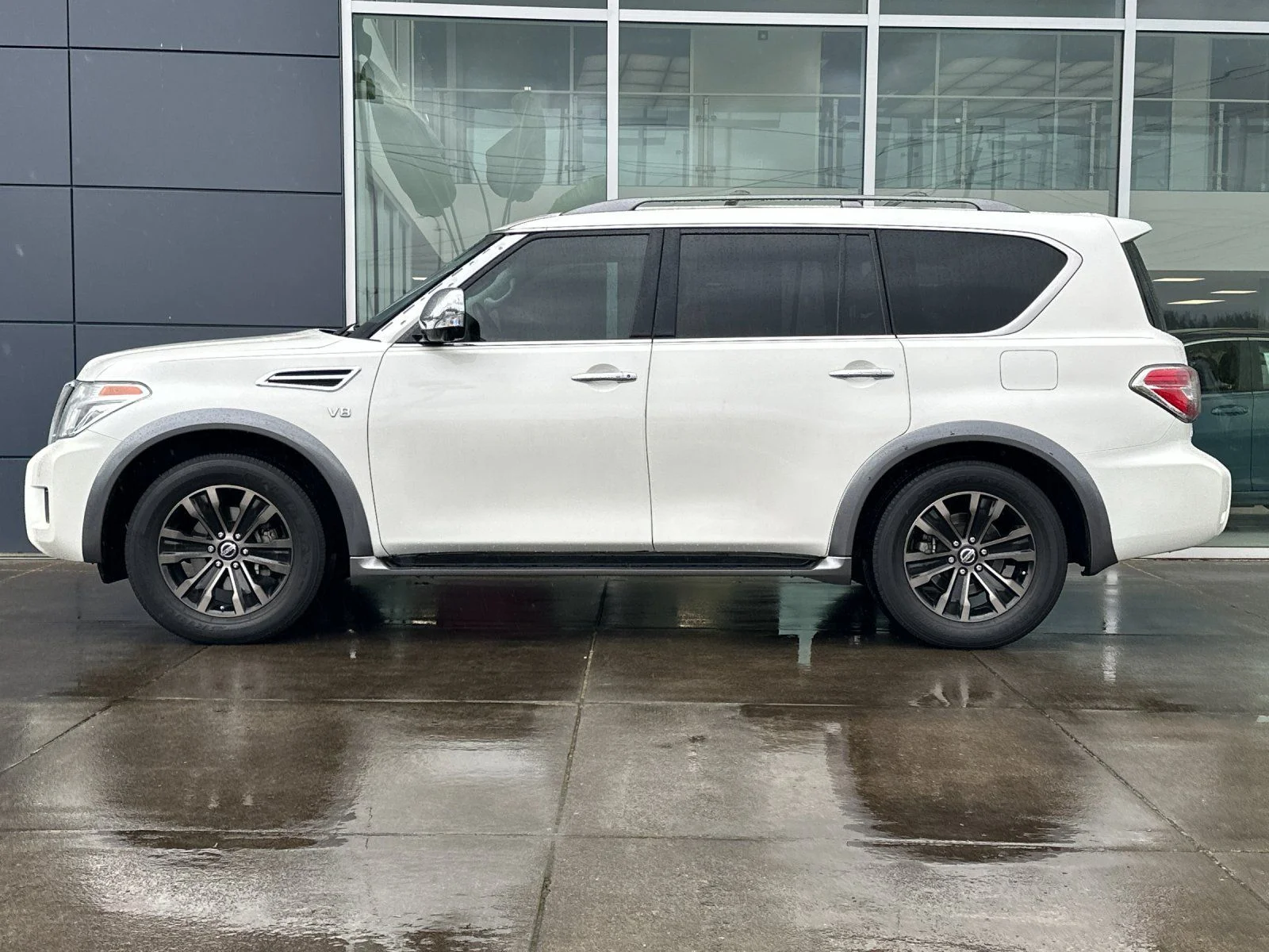 Used 2017 Pearl White Nissan Platinum image 6