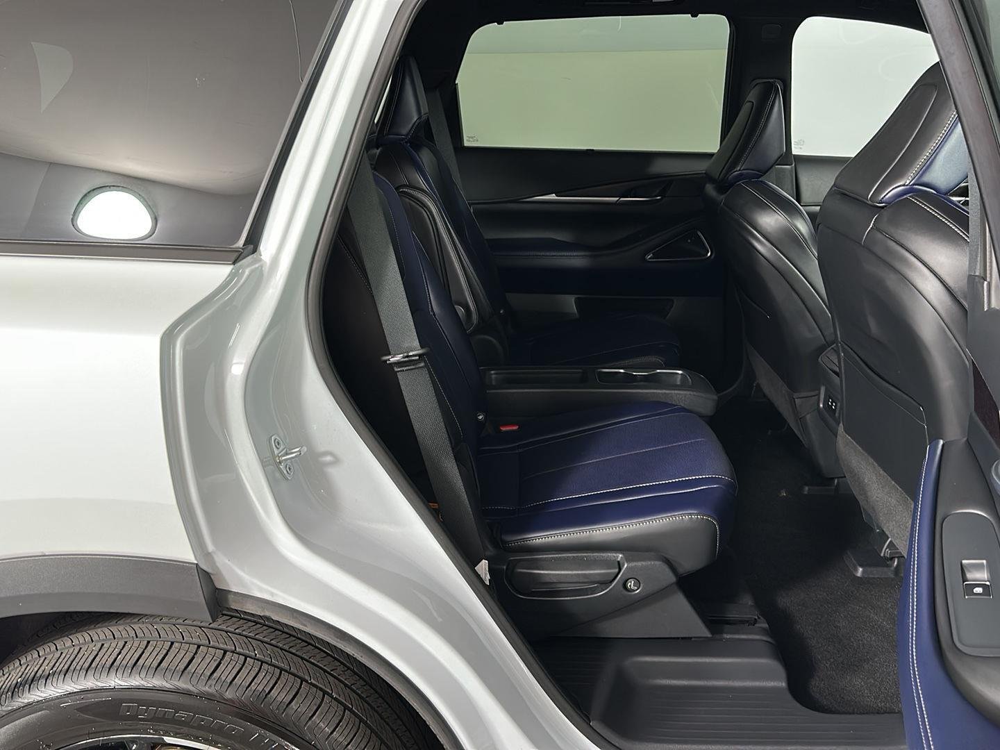 Used 2026 Radiant White/Black Obsidian INFINITI SPORT image 37