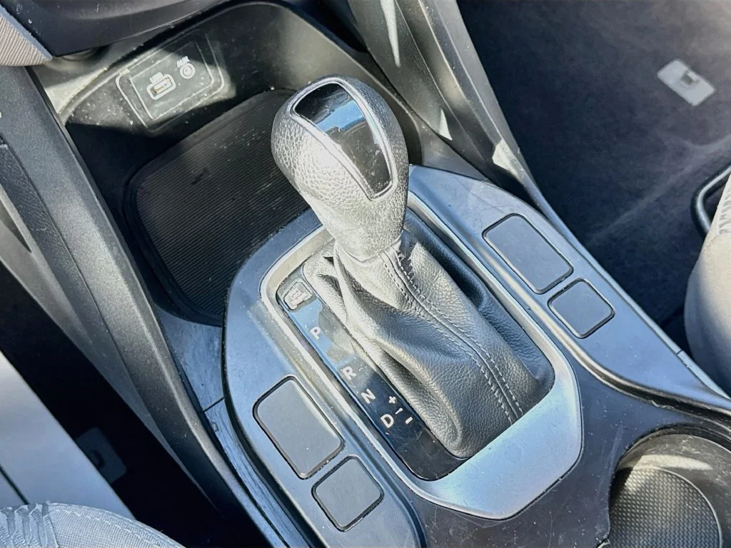 Used 2017 White Hyundai SE image 19