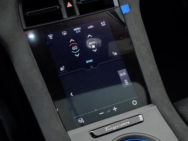 2025 Porsche Taycan GTS - Photo 22