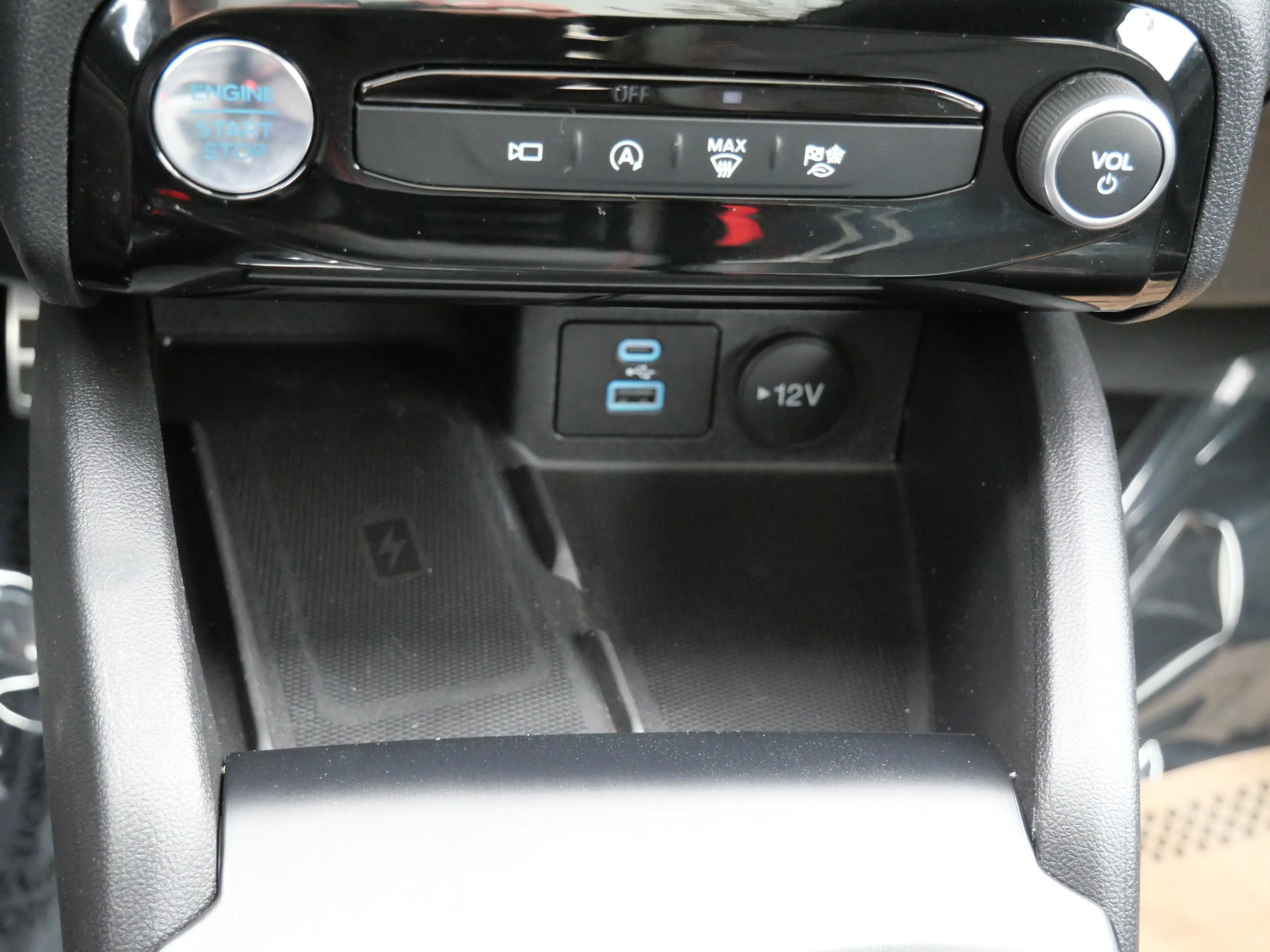 Used 2023 Cinnabar Red Metallic Premium Colorant Ford ST-Line Select image 19