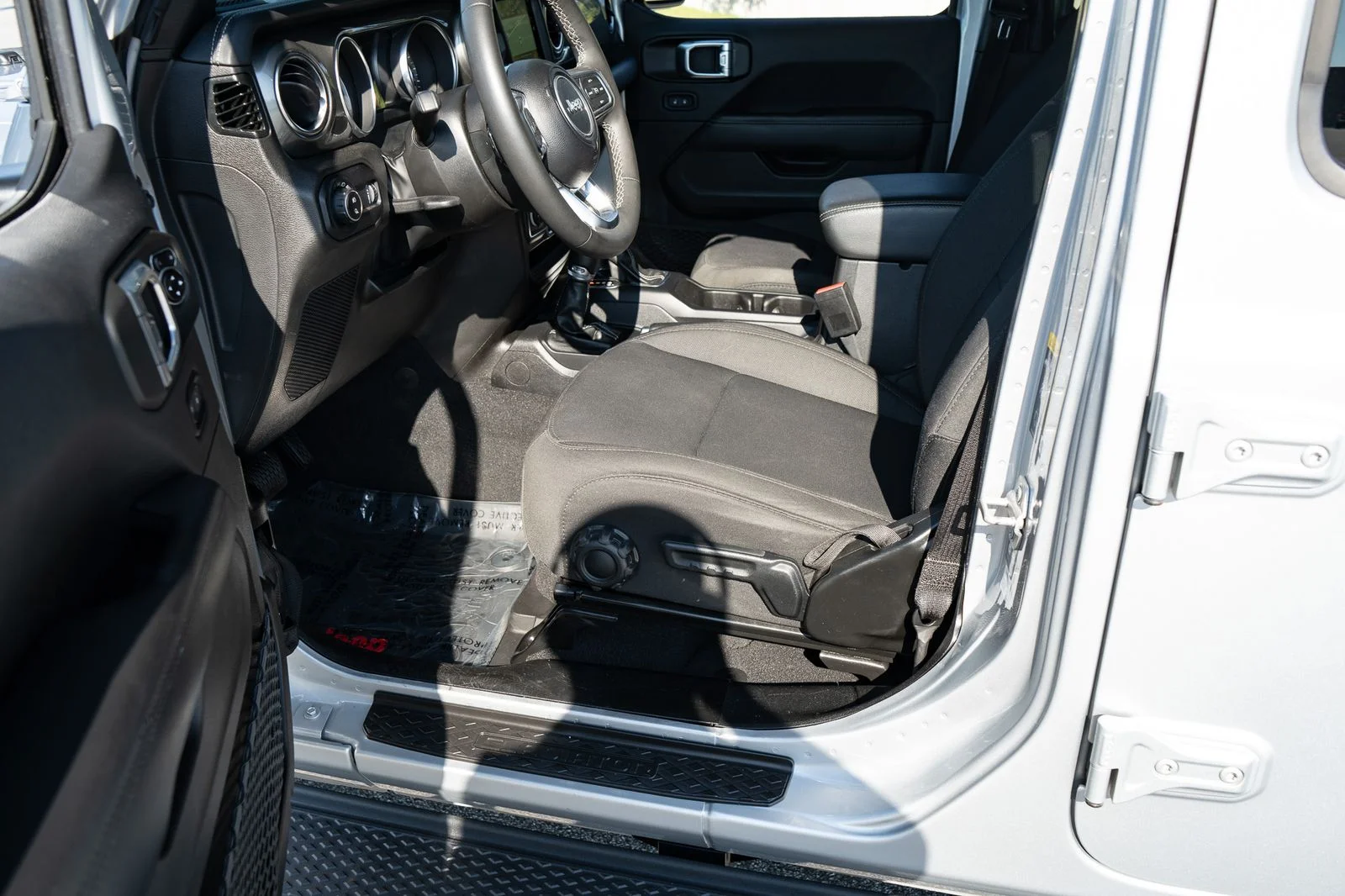 Used 2023 Silver Jeep Overland image 17