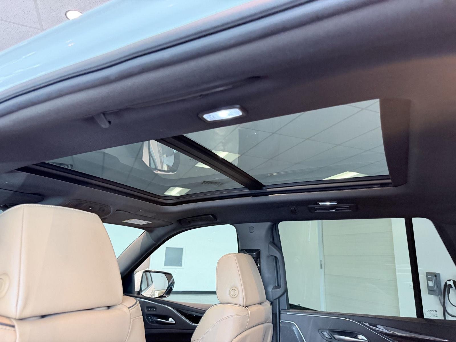 Used 2021 CRYSTAL WHITE TRICOAT Cadillac Premium Luxury image 25