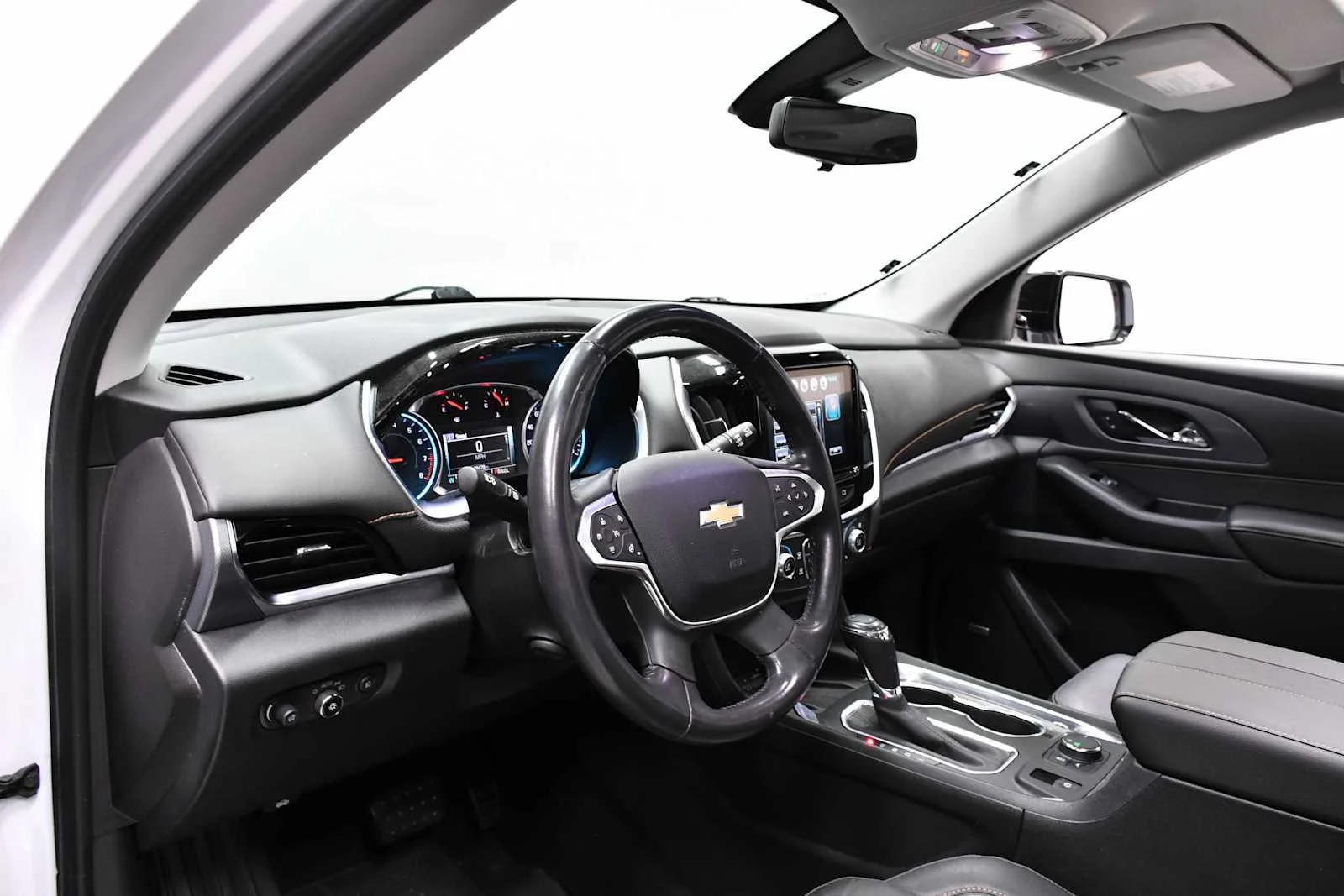 Used 2019 Iridescent Pearl Tricoat Chevrolet Premier image 15