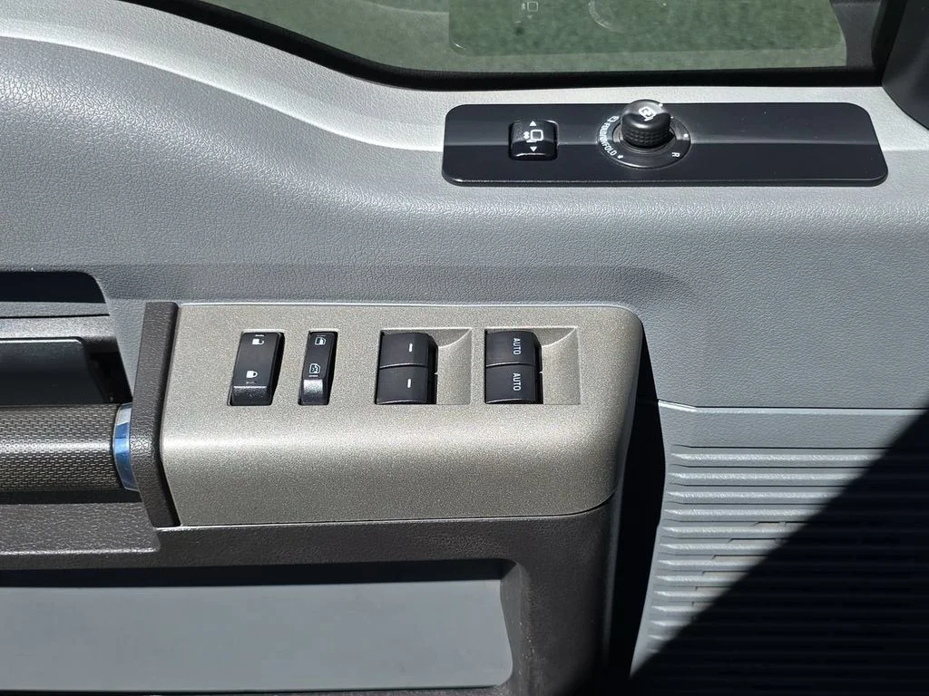 Used 2016 Gray Ford XLT image 24