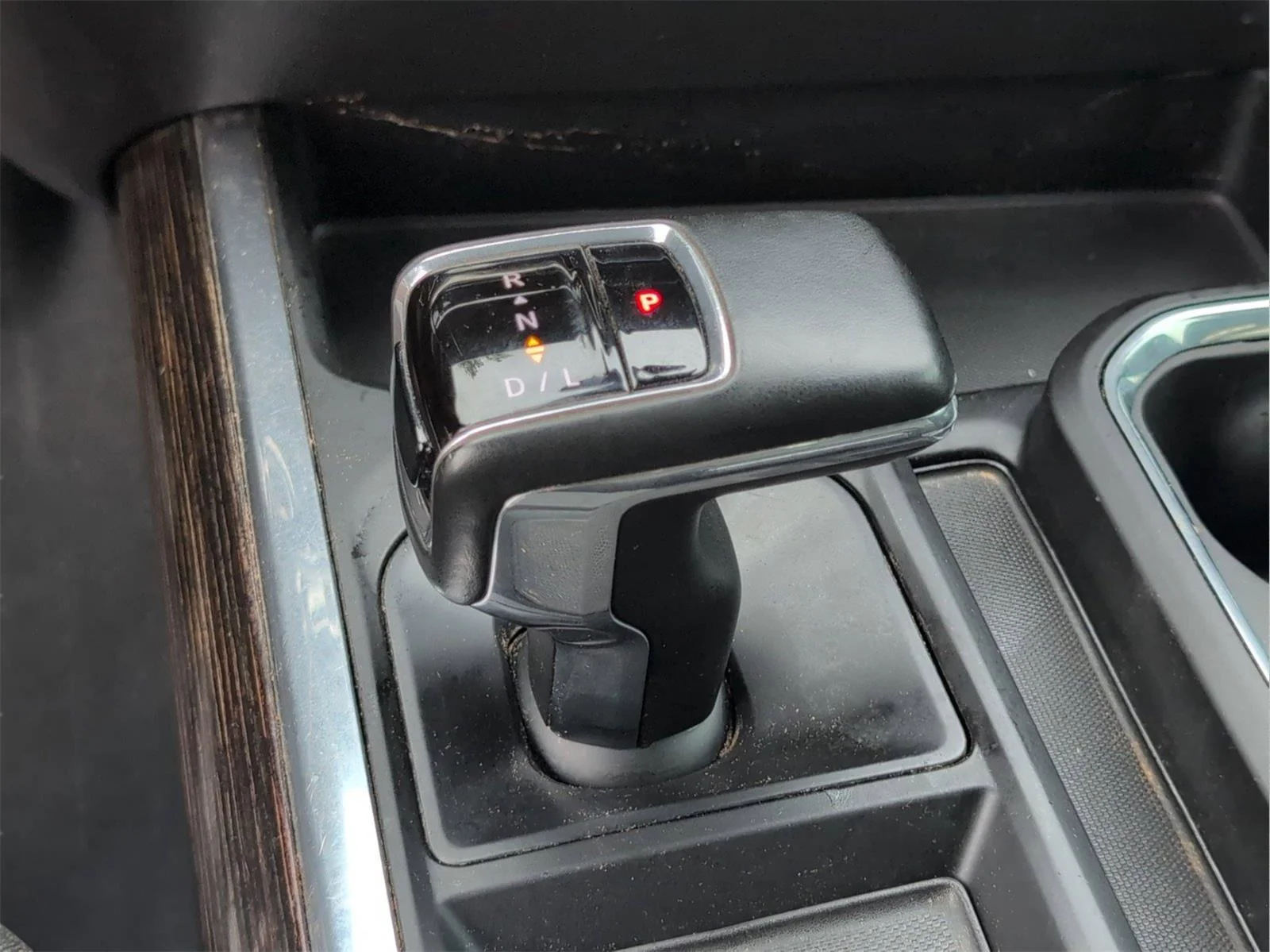 Used 2023 Summit White GMC Elevation image 21