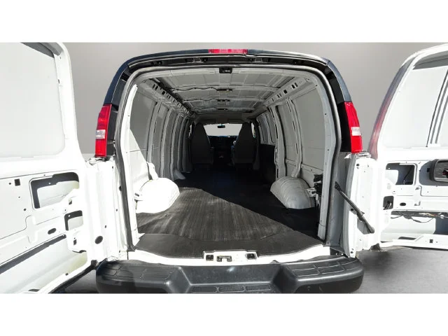 Used 2025 White Chevrolet Work Van image 33