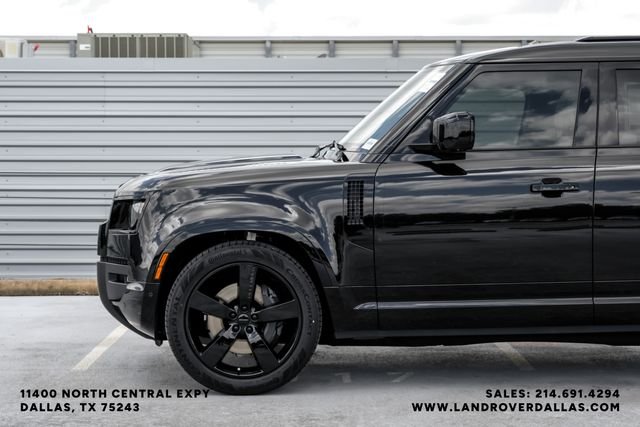 New 2026 Santorini Black Land Rover X-Dynamic SE image 10